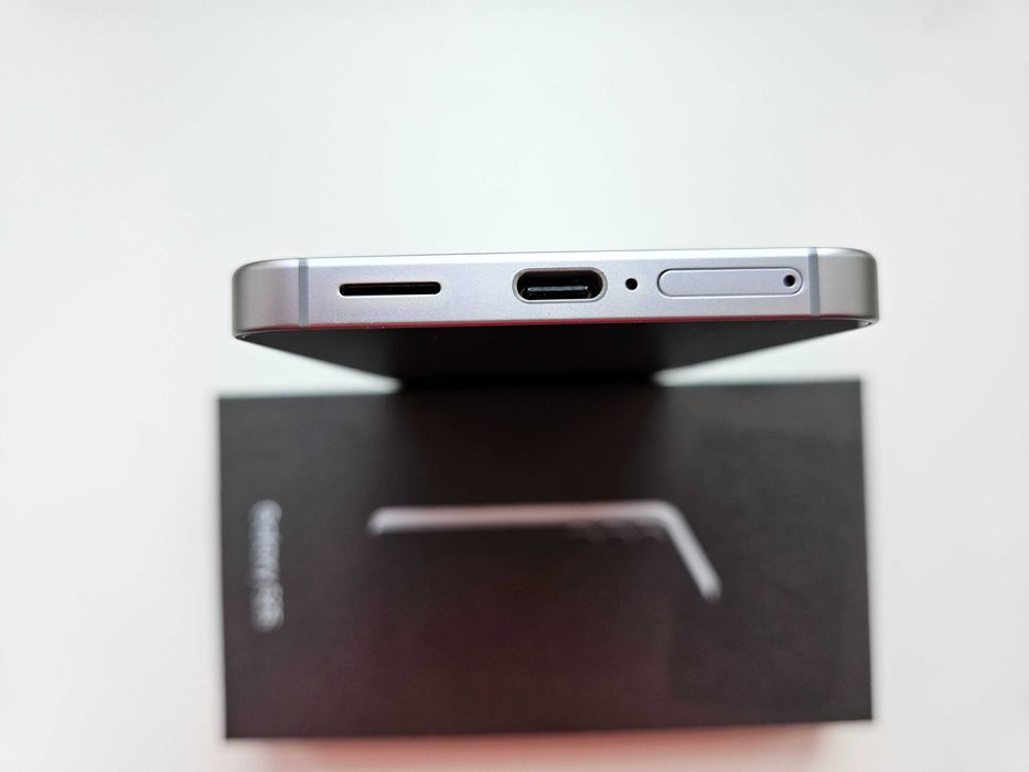 Samsung Galaxy S25 Идеал батарея 100%
