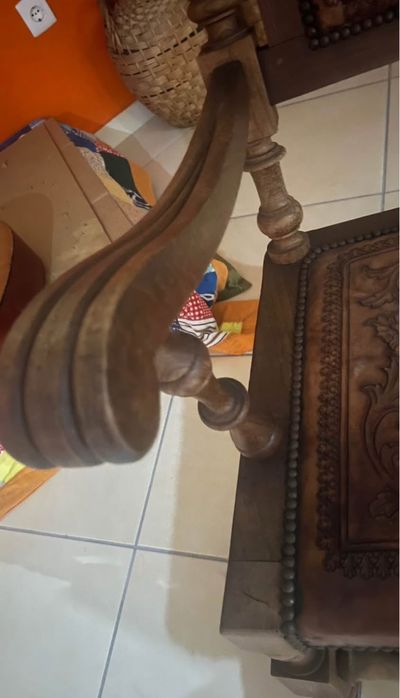 Cadeira de balanço em madeirs