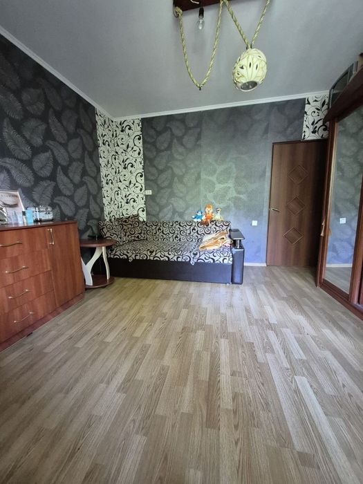 Продам 2-х сталинку с раздельными комнатами