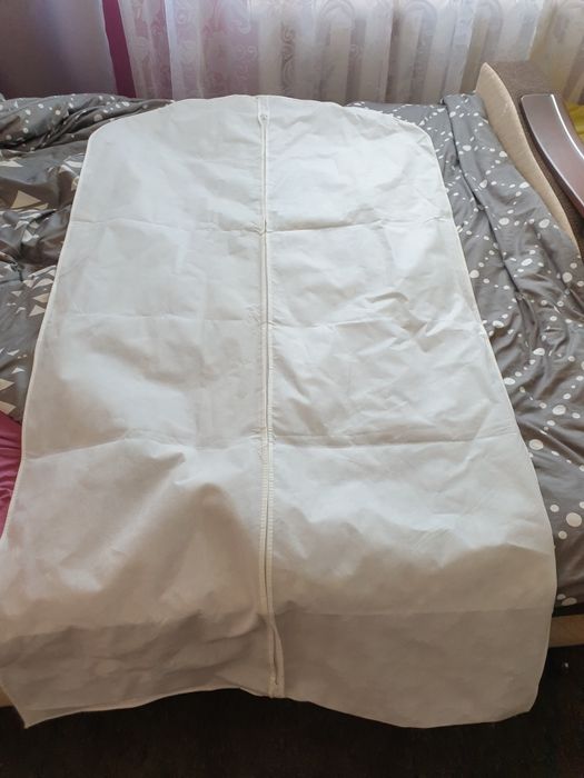 Suknia ślubna brokatowa