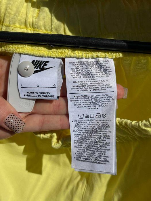 Шорти Nike L розмір легкі, натуральні жовтий колір
