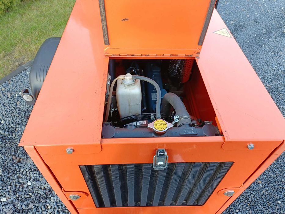 Mobilny rębak spalinowy TIMBERFWOLF TW230DHB diesel Kubota przyczepka