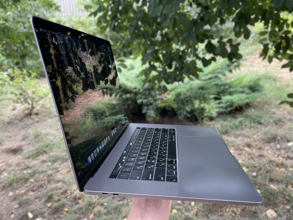 MacBook Pro 15 2018 / i7 / 16GB / Radeon 555X / №33