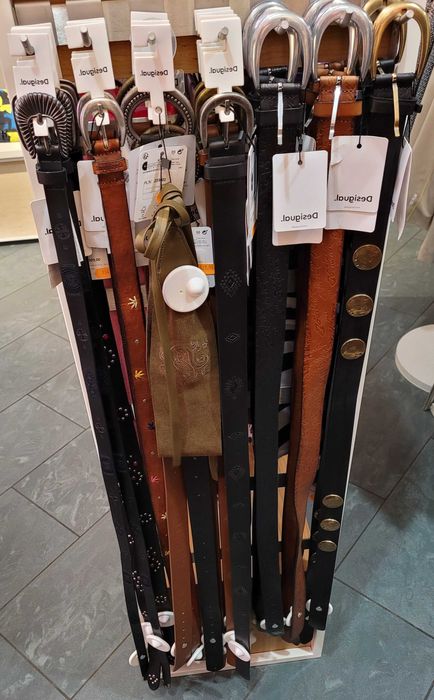 Paski skórzane i ze skóry eko różne DESIGUAL