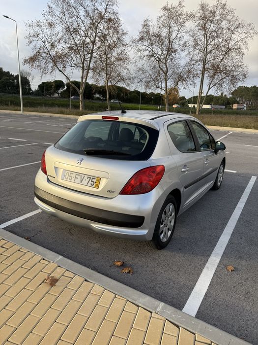 Peugeot 207 1.4 HDi como novo