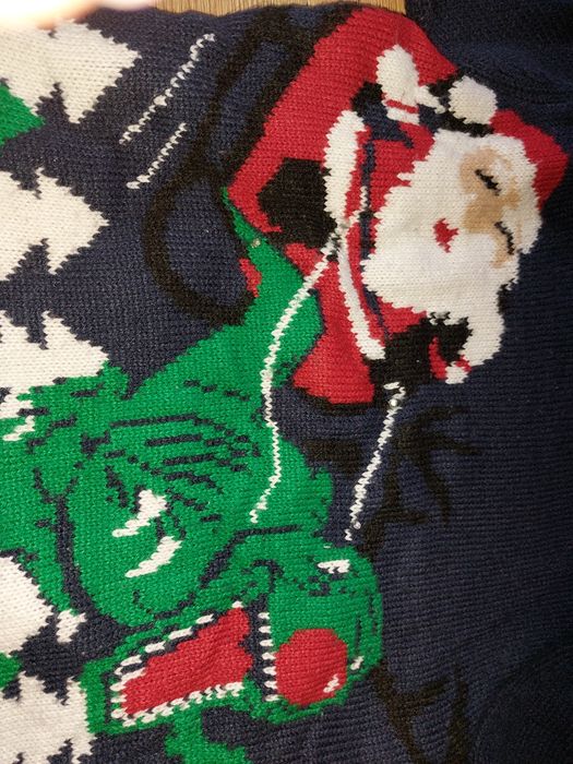 Świąteczny sweter z lampkami