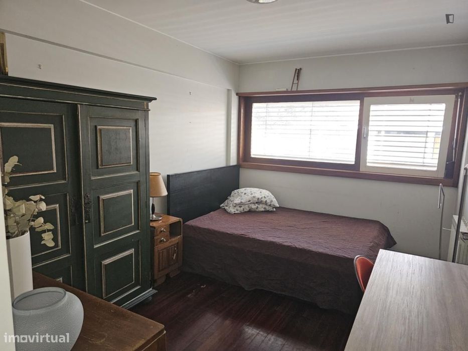 Quarto - localizado em Aldoar Porto