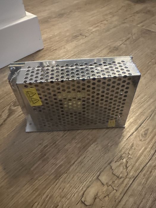 Nowy Zasilacz led power supply model BCV-12100SL