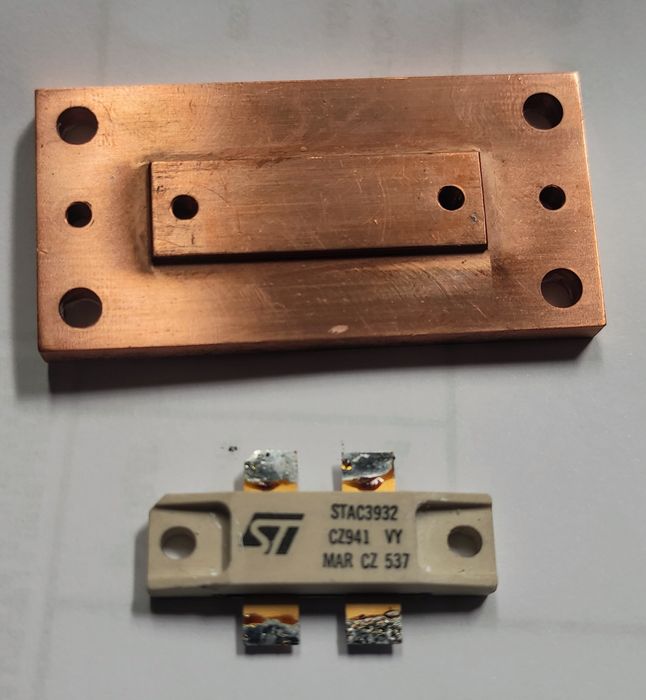 Transistor de Potência de RF STAC3932
