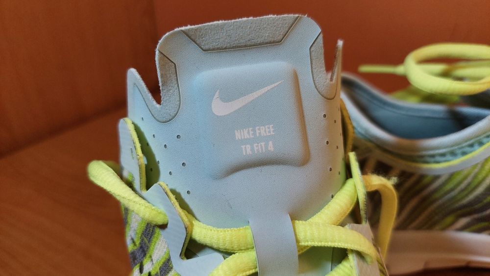 Жіночі фірмові кросівки Nike