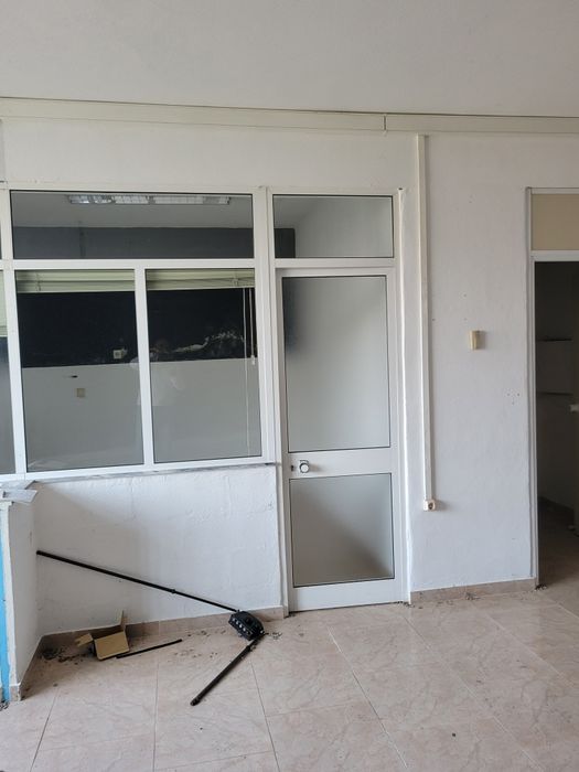 Divisórias com porta aluminio