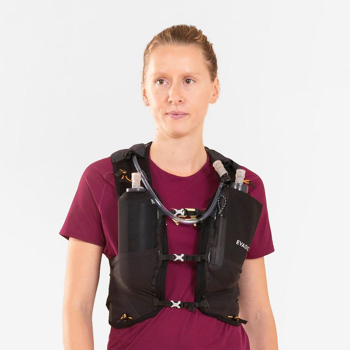 MOCHILA DE TRAIL RUNNING UNISSEXO 10 L PRETO - VENDIDA COM BOLSA DE