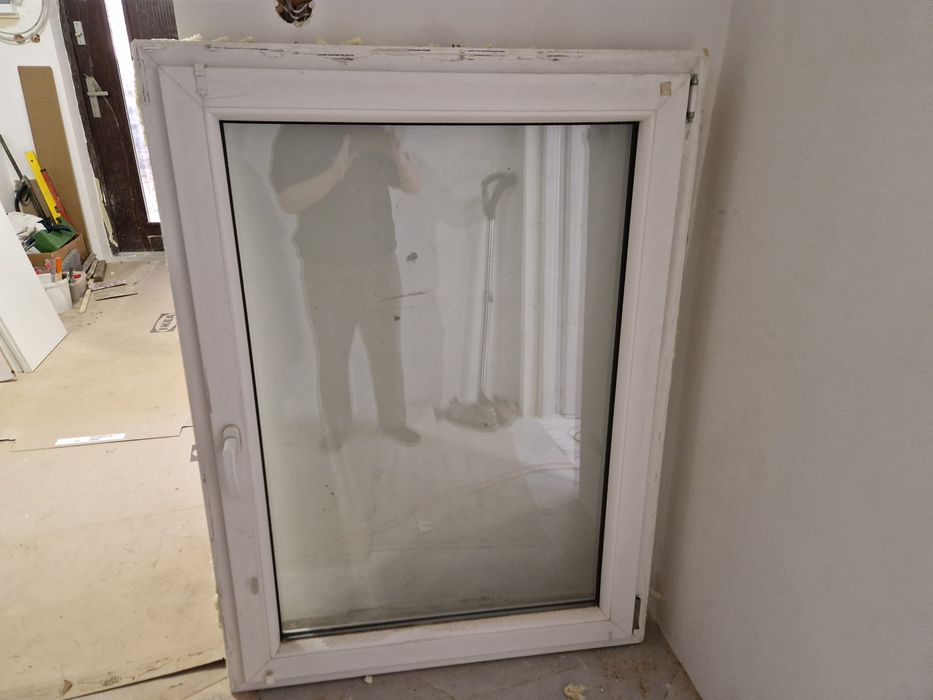 Okno Plastikowe 136 x 100 cm z moskitierą.