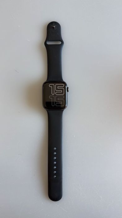 Apple Watch Series 6 – 44 mm + 2 Free Straps – Good Condition64284289107969121