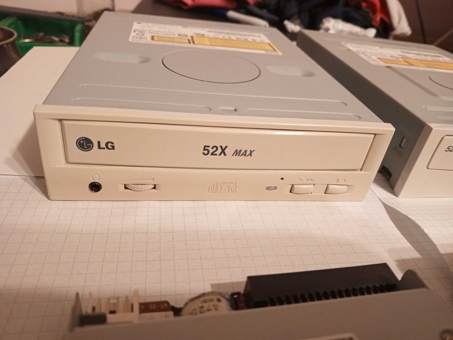 2 Odtwarzacze CD LG - 02' i 04' - cena za 2