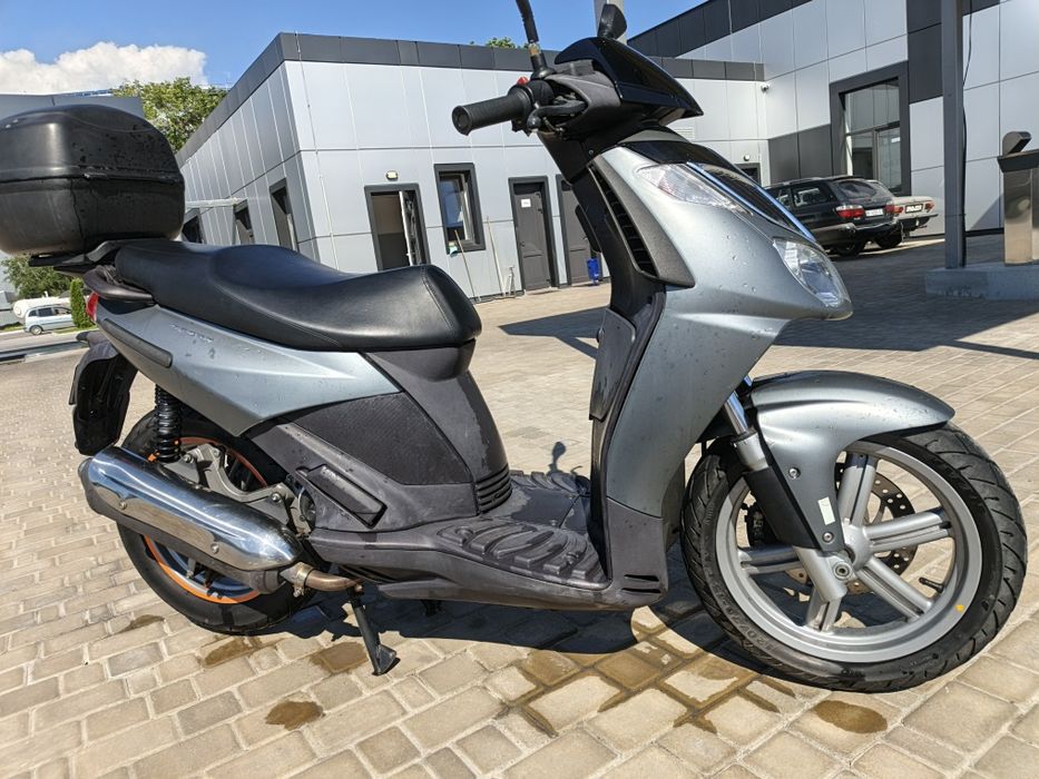 Скутер aprilia SportCity 200 , 24л.с.