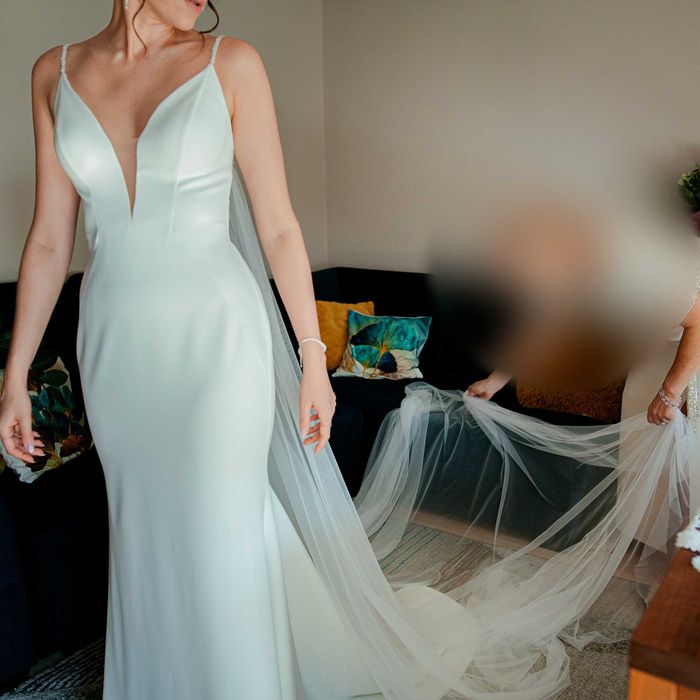 Suknia ślubna w stylu rybki z odpinanym welonem i rękawami – 3 w 1!