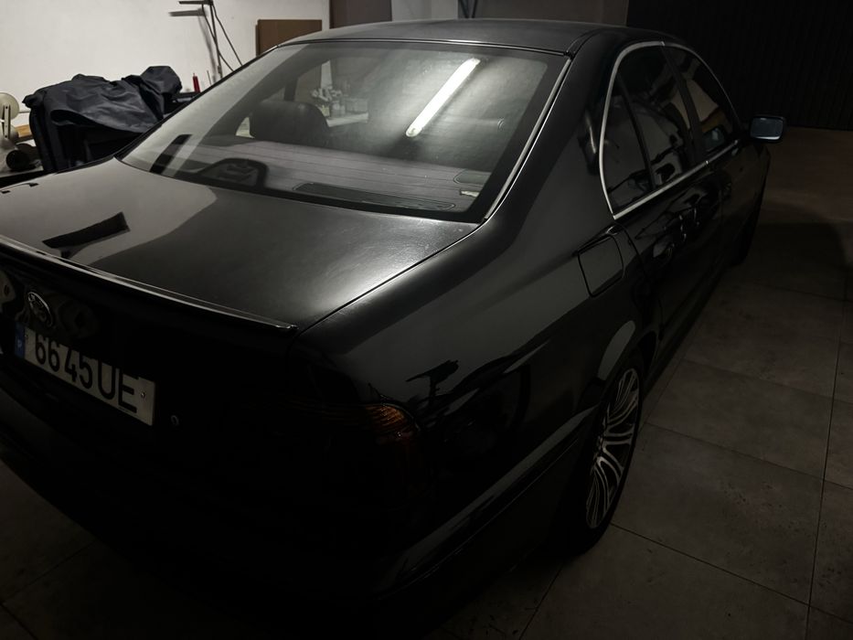 BMW e39 520d  bem estimada