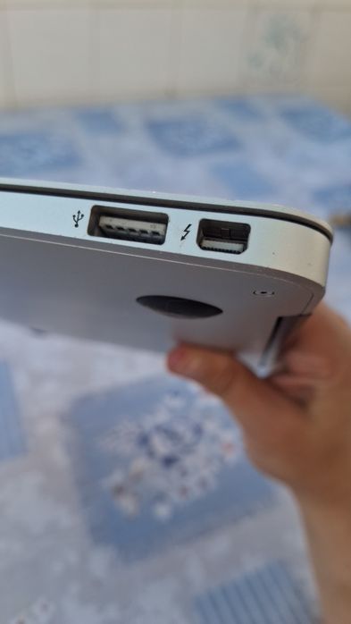 MacBook Air 11" (2015) - 8GB RAM / 500GB SSD + Carregador Νονο