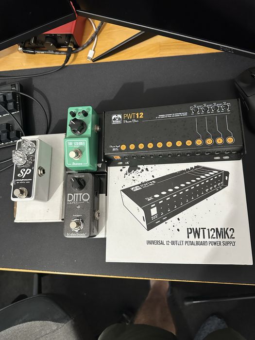 Xotic SP compressor, ibanez mini tube screamer, dito looper, palmer power supply pwt12