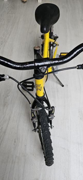 Bicicleta de criança amarela