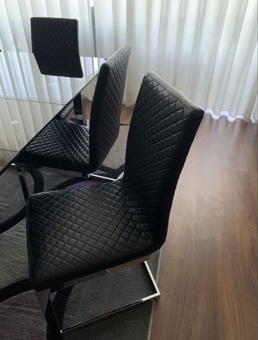 Mesa de vidro + 6 cadeiras em napa (Conjunto de jantar)