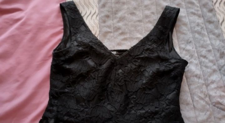 Vestido preto em cetim e renda