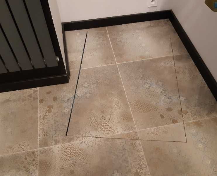 Właz do piwnicy z siłownikami  60x60 cm  PRODUCENT