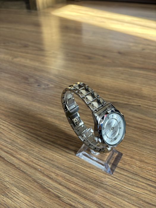 Elegancki srebrny zegarek