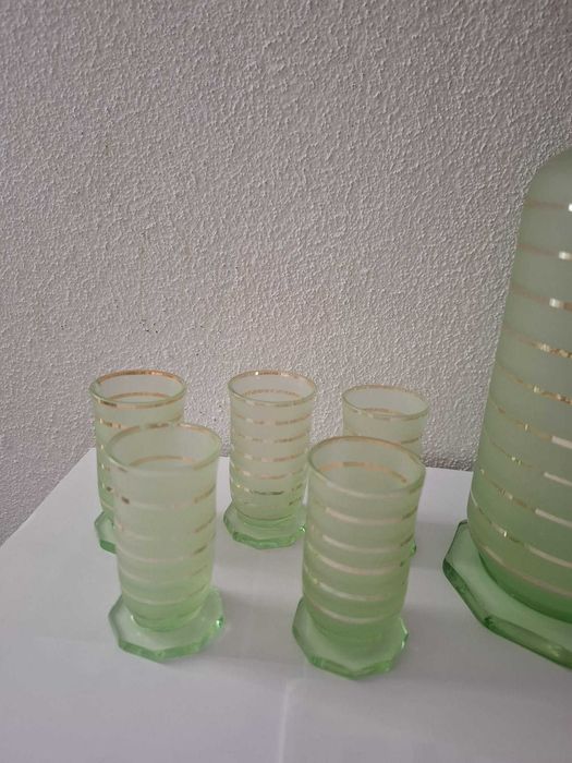 Garrafa, copos e castiçais de cristal (antigos)