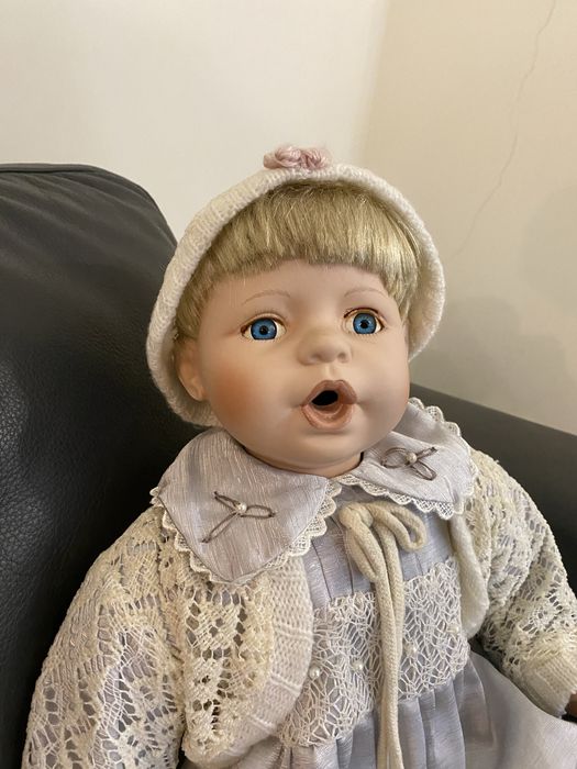 Boneca de porcelana antiga