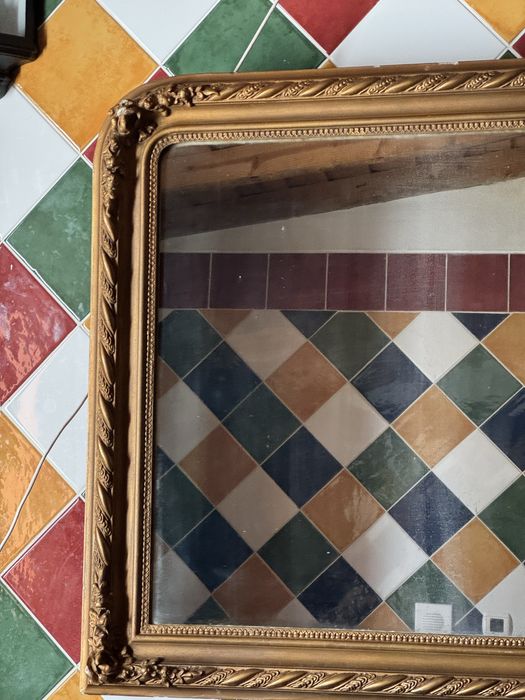 Antigo espelho dourado