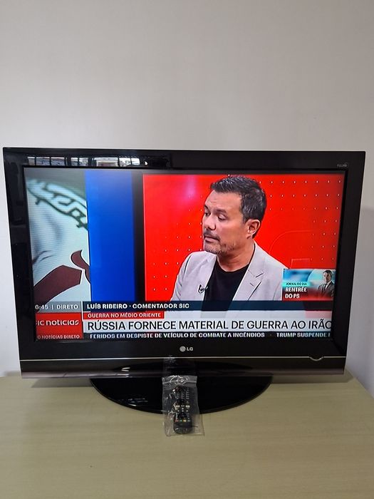 Televisão LCD Marca LG FULL HD de 37 polegadas  impecável com comando original