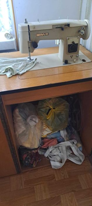 Maszyna do szycia PREDOM 466