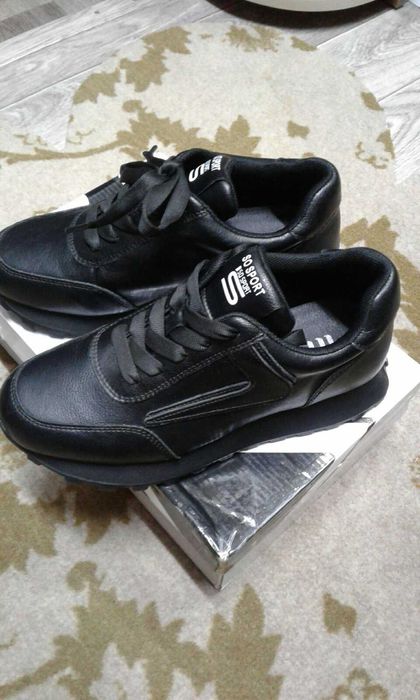 Кроссовки кожаные женские