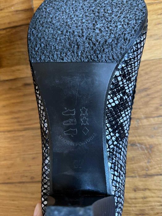 Sapatos de Salto Alto com Padrão de Cobra – Elegantes e Sofisticados