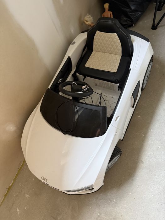 Samochod audi na akumulator