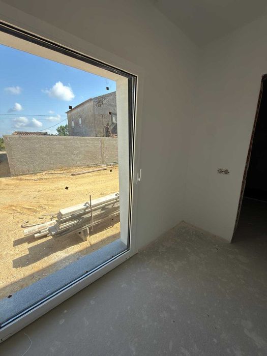 Excelente moradia T4, térrea com terreno em Condeixa-a-Nova
