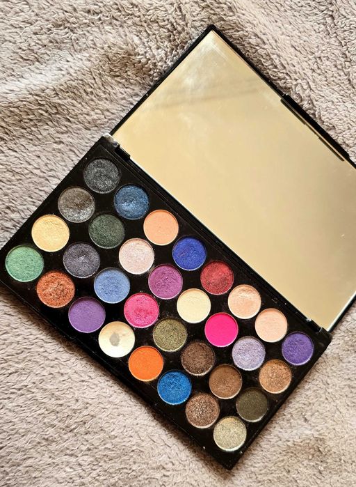 Paleta cieni do powiek Makeup Revolution