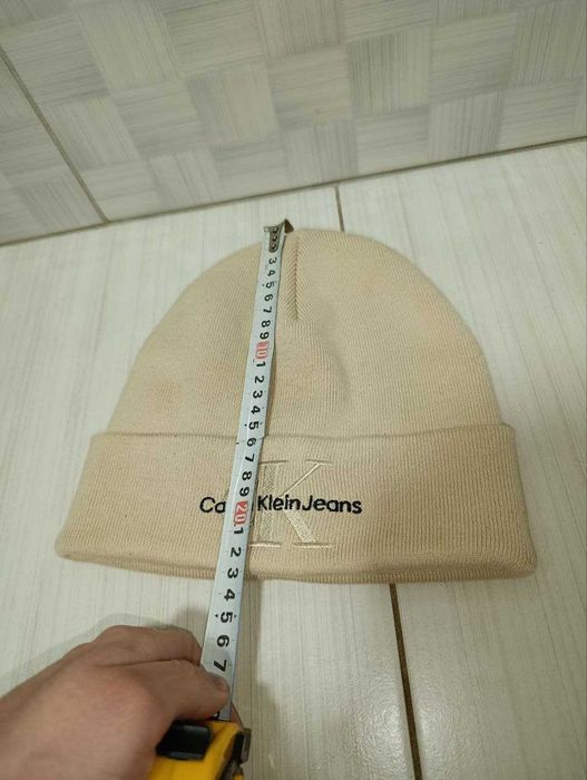 шапка-бини от Calvin Klein Jeans модели Monologo Embro.