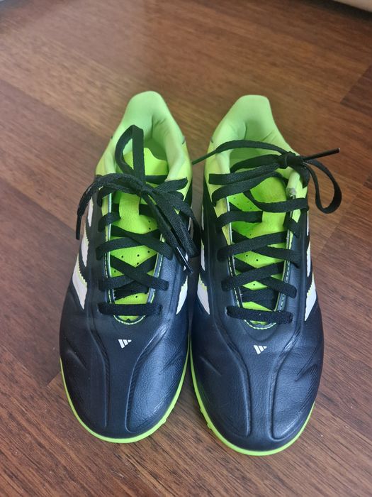 Buty piłkarskie turfy rozmiar 34 + nagolenniki  + getry