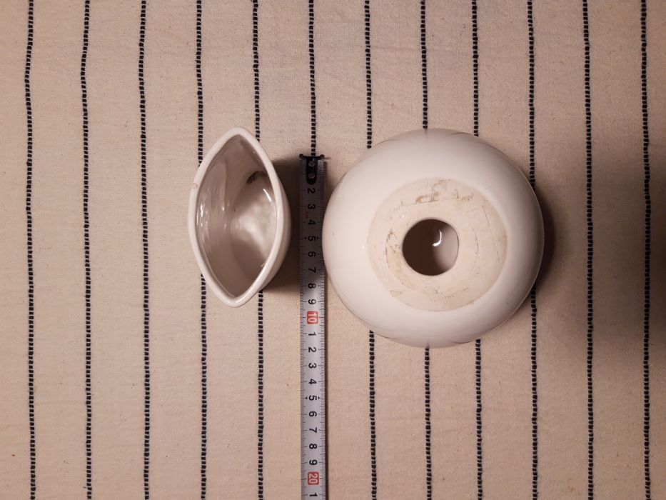 Recipiente de cerâmica branco para escova de dentes ou canetas