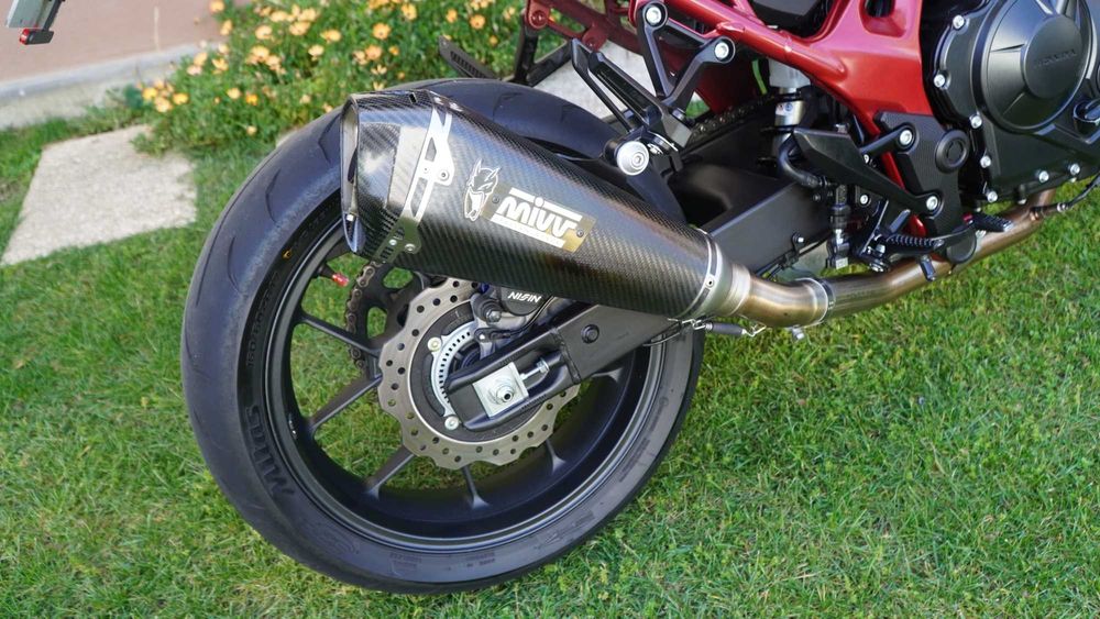 Honda CB750 Hornet 2023 – Apenas 8897 Km - Oportunidade