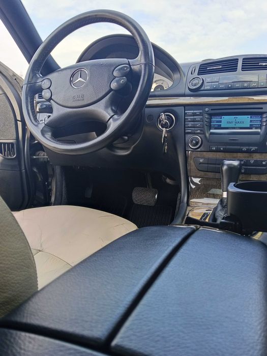 Mercedes-Benz E220