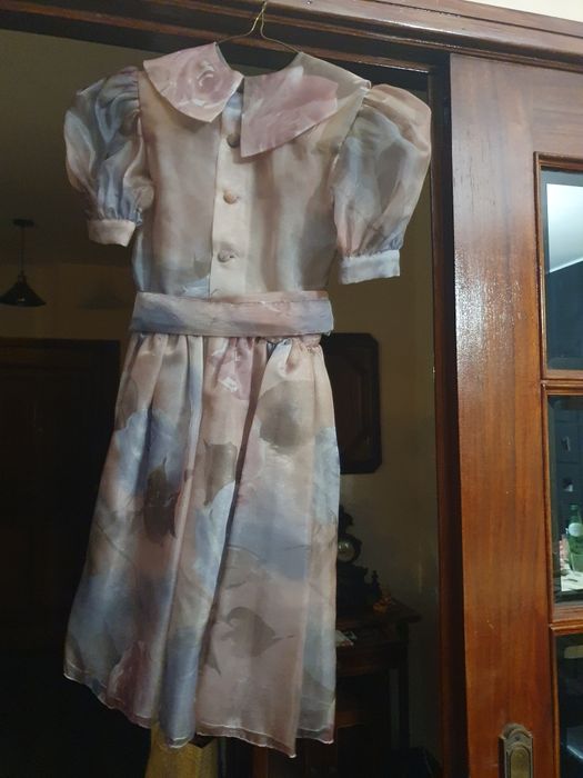 Vestidos como novos. Só uma vez de uso. Cerimônia. Vendo 20 € cada .