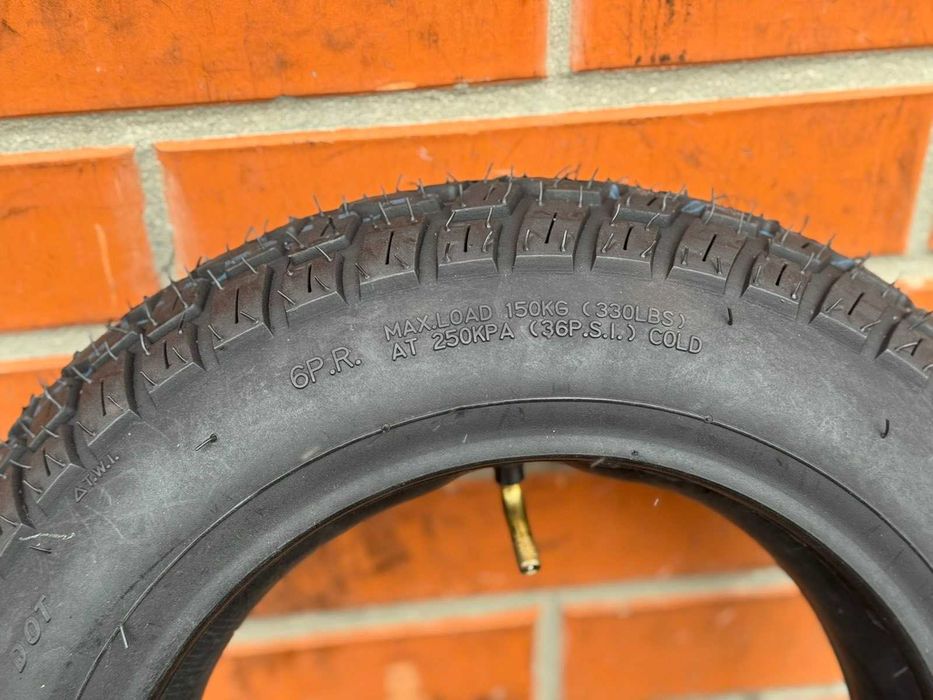 Шина з камерою 3.00-10 шипована Тайвань на скутер SC TYRE-124