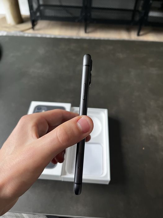 Iphone 11 64GB 74% baterii