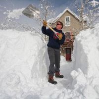 Уборка снега сосулек , чистка ,уборка снега ,збивання бурульки