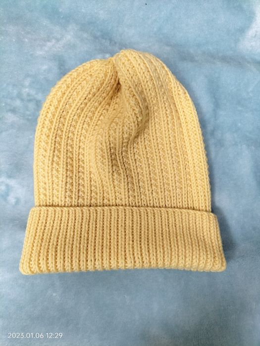 В'язана шапка з мериносу (осінь, весна)