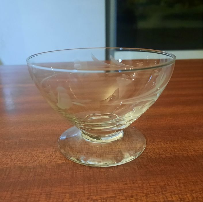 Raríssimo Serviço de Mesa para 6 pessoas "Flor de Lótus" – Vidro Lapidado (52 Peças)